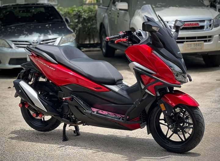 Honda Forza สีแดง-ดำ 2