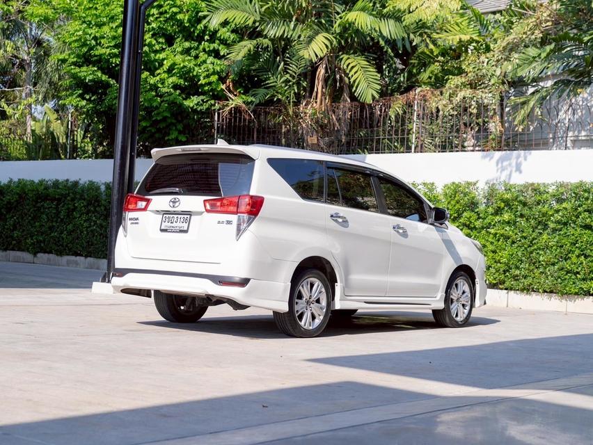 TOYOTA INNOVA 2.8 CRYSTA V WAGON มือสอง ปี 2017 รูปที่ 6