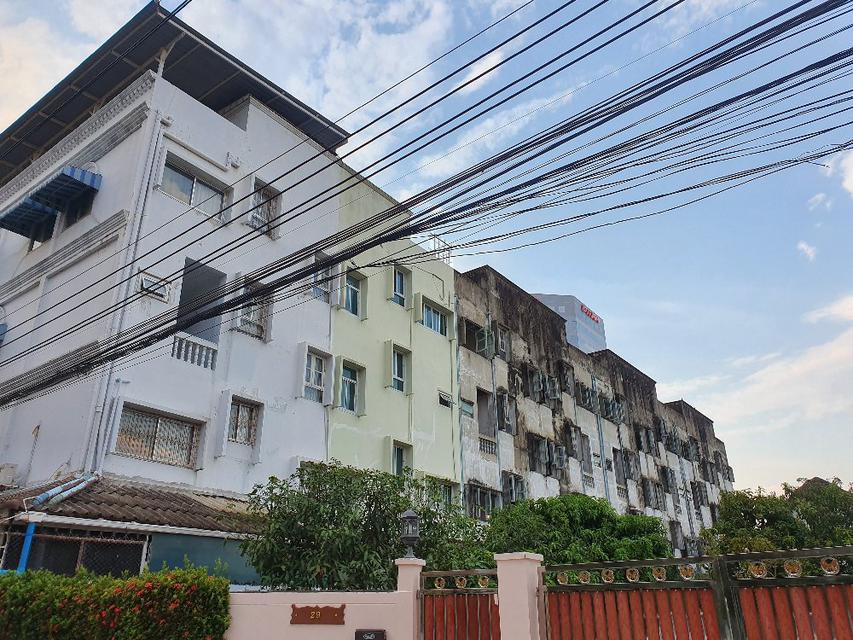 ขายที่ดิน/ตึกร้าง ถนนศรีนคริทร์5