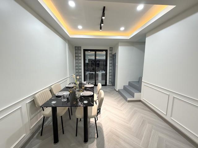 ขายทาวน์โฮม 2 ชั้น 120 ตรม. หมู่บ้านเลิศอุบล โชคชัย 4 ซอย 22 รีโนเวทใหม่พร้อมเข้าอยู่ ใกล้เซ็นทรัลอีสวิลล์ 10 นาที 8