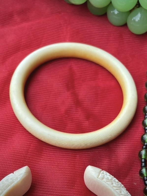 กำไลงา กำไลงาแกะ วงใหญ่ แบบไม่มีลาย (เกลี้ยง) กำไลแกะสลัก รูปวงกลม หนา9มิล