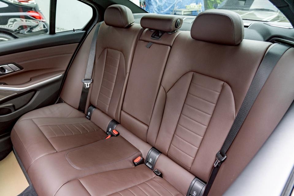 รหัสรถ NP9477 รุ่นรถ : BMW 330e M SPORTปีรถ : 2021 รูปที่ 13