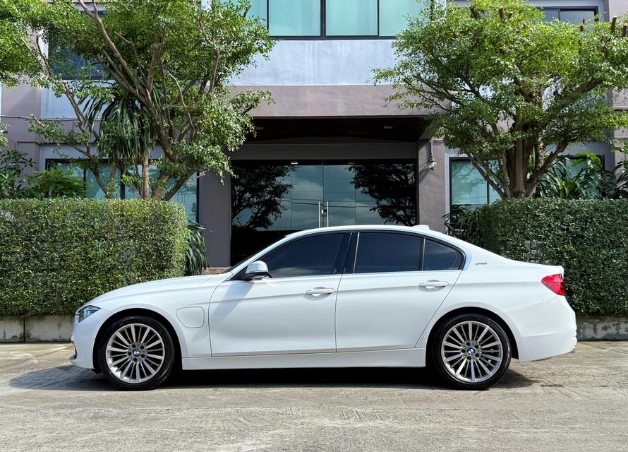 2018 BMW SERIES 3 F30 LCI รถมือเดียวออกป้ายแดง สภาพป้ายแดง รถวิ่งน้อยเพียง 50,000 กม รถไม่เคยมีอุบัติเหตุครับ 4