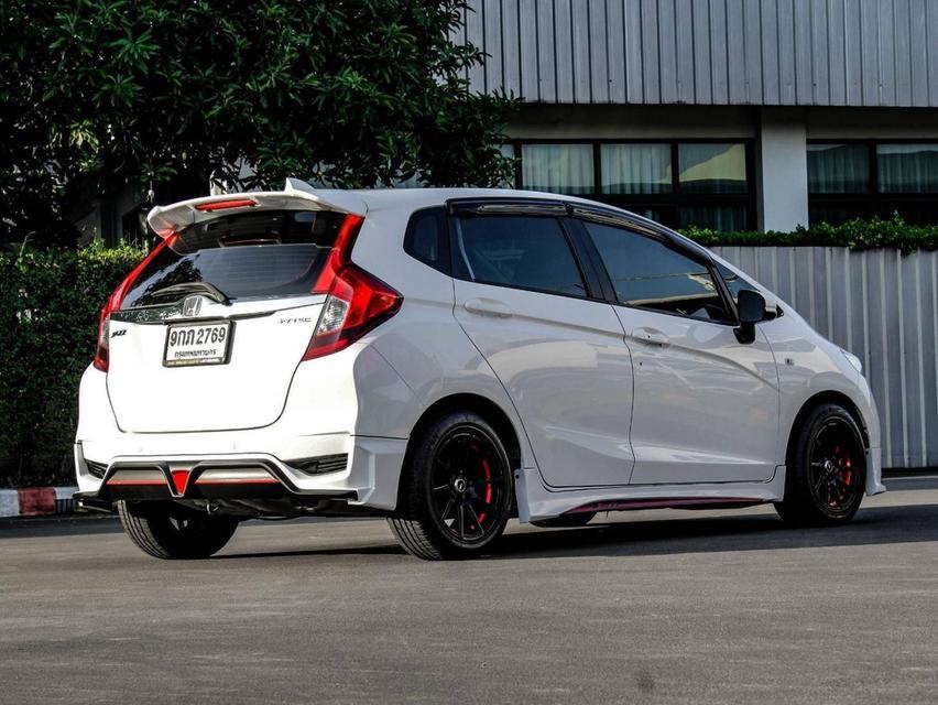 HONDA JAZZ 1.5 i-VTEC V+ ปี 2020( โฉม ปี 14-ปัจจุบัน) เกียร์ AUTO สีขาว รถสวยพร้อมใช้งาน เครื่องยนต์เบนซิน ไมล์แท้เพียง 71,989 km. 5