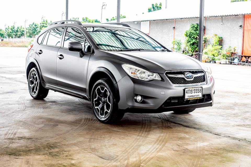 Subaru Xv 2.0 AWD สีเทา ปี 2015 แร๊ปกันรอยสีเทาด้านไว้ทั้งคัน