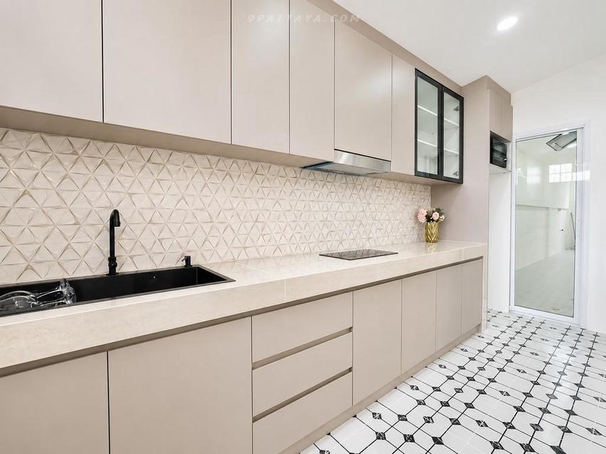 For Sale — Corner Detached House at Eakmongkol 4/1, Khao TaloCorner detached house for sale at Eakmongkol 4/1, Khao Talo. Located in a good residentia 4