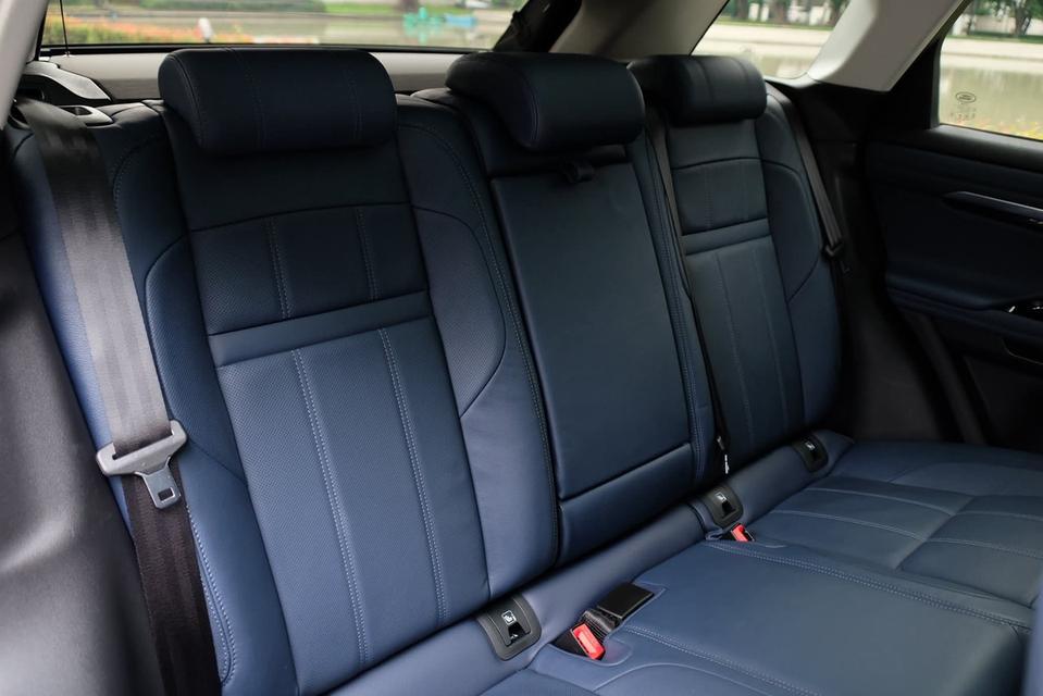 Evoque P300e R-Dynamic