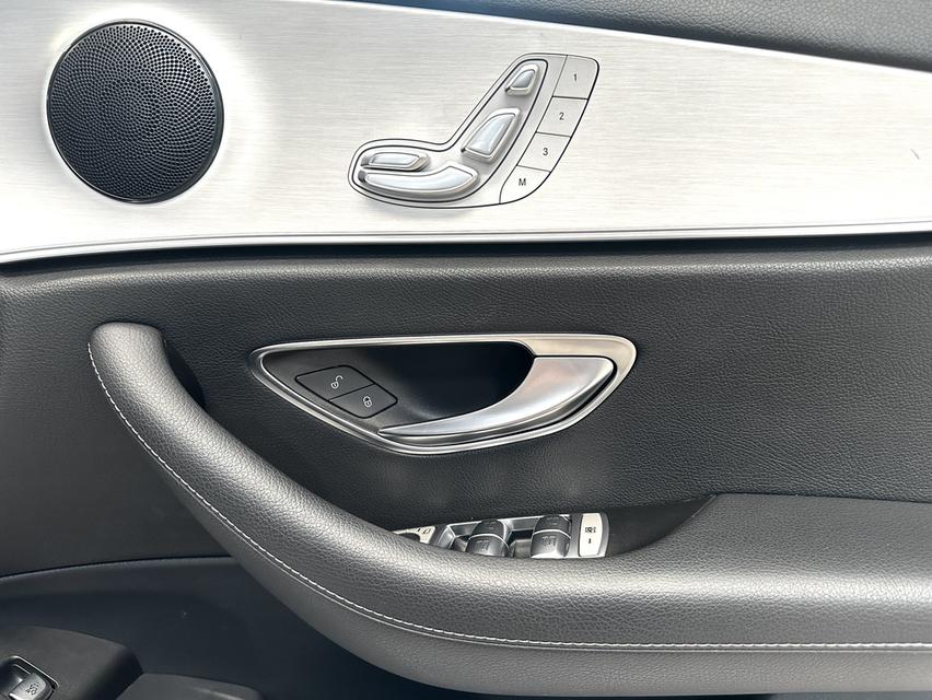 BENZ E220d 2.0 AMG SPORT จดทะเบียนปี 2022