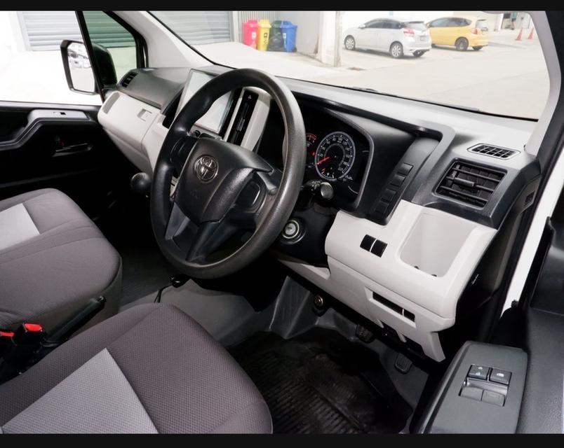 Toyota HIACE 2.8 MT Eco Van 202020 11