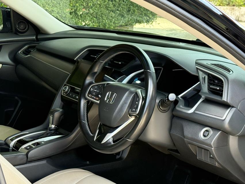2018 HONDA CIVIC FC 1.8 EL รถมือเดียวออกป้ายแดง รถวิ่งน้อย เข้าศูนย์ทุกระยะ ไม่เคยมีอุบัติเหตุครับ 10