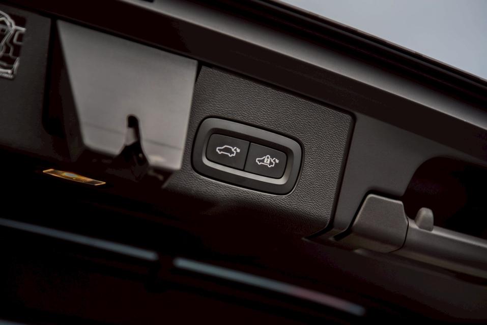 รหัสรถ CBL6771 VOLVO XC60 T8 Recharge AWD R-Design (Plug-in Hybrid) AT 2021