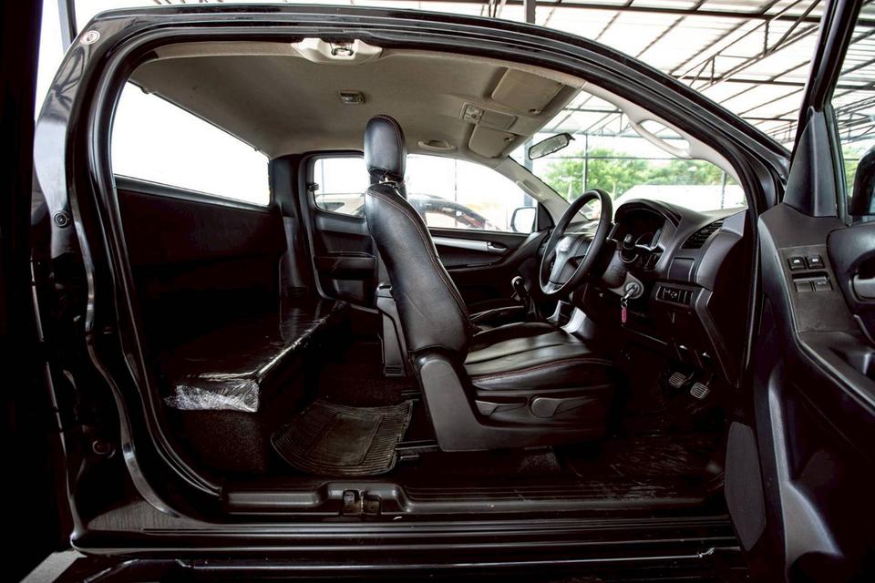 Isuzu D-Max Hi-Lander Cab 2.5 VGS Z ท๊อป ปี 2013 เกียร์ธรรมดา สีดำ  10