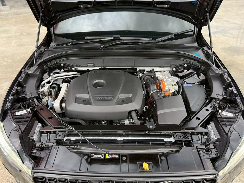 VOLVO XC60 2.0 RECHARGE T8 R-DESIGN AWD ปี 2022 โฉม ปี14-ปัจจุบัน สีดำ รูปที่ 17