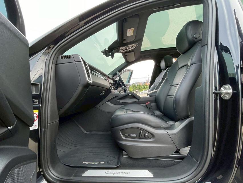Porsche Cayenne E-Hybrid Coupe 2022Mileage 59,000 Km. รูปที่ 12
