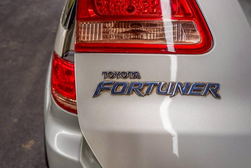 Toyota Fortuner 3.0V เกียร์ Auto 4WD สีบรอนซ์ทอง ปี 2005 9