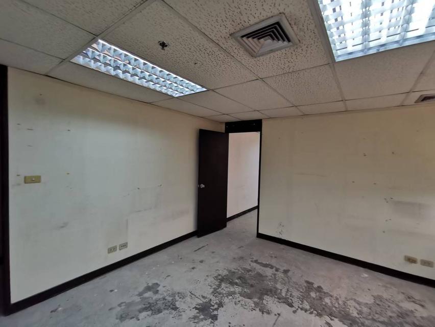 FOR RENT AND SALE SPACEC FOR OFFICE AND TRADE AT BANG RAK ขายและให้เช่าพื้นที่ 3