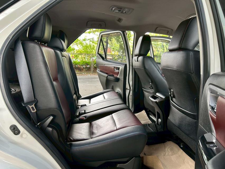 2018 Toyota Fortuner 2.8 TRD Sportivo 2WD AT รถสวย มือเดียว ป้ายแดง รูปที่ 17