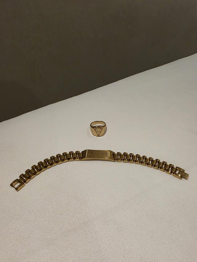 ของสะสม สร้อยข้อมือและแหวน ROLEX สีทองหนักๆ 2 ชิ้น เหมาๆ  สวย หายาก เดิมๆ ขายตามสภาพ พร้อมส่ง