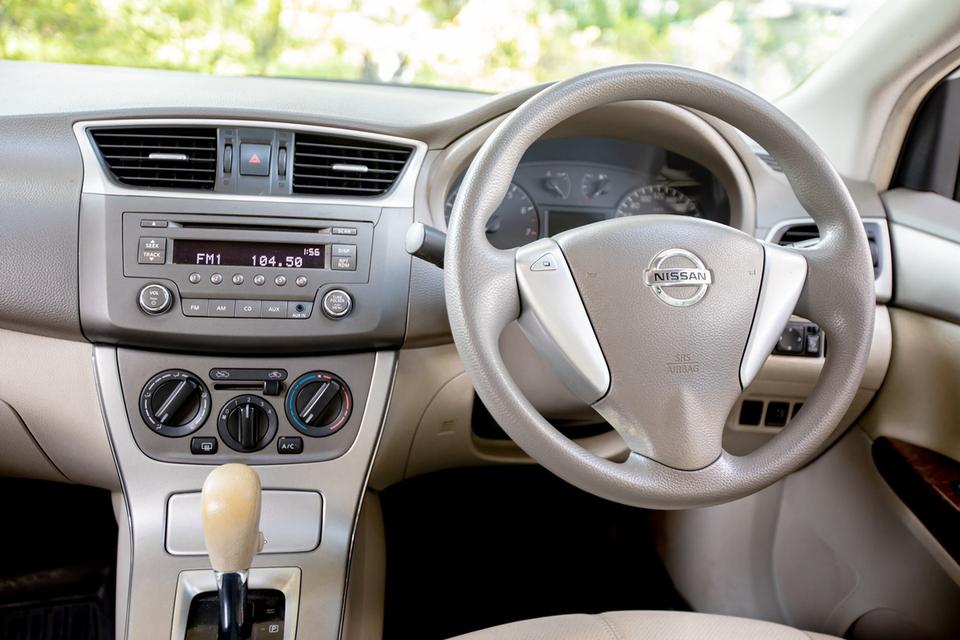 Nissan Sylphy 1.6 S ปี 2013 เกียร์ออโต้ สีขาว 14