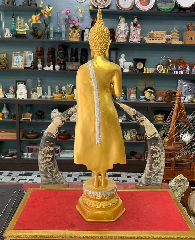 พระพุทธรูป องค์ใหญ่ เนื้อเรซิน 3