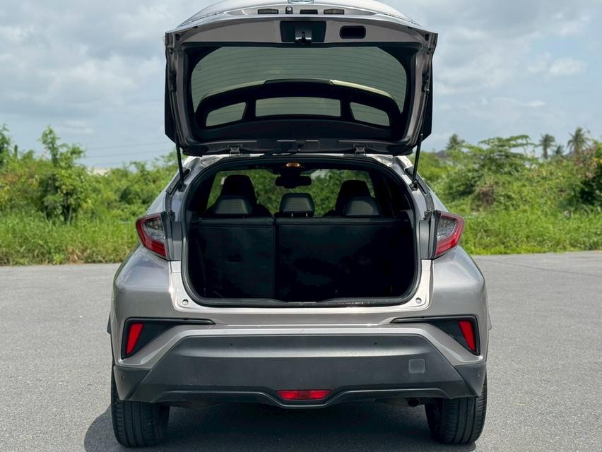Toyota C-HR Hybrid HV TOP ปี 2018 สีเทา ออโต้ สภาพเยี่ยม ป้ายแดง มือเดียว