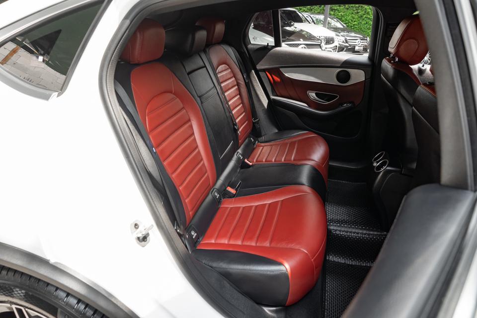 Mercedes-Benz GLC220d 4MATIC Coupe AMG Dynamic Facelift ปี 2022 รูปที่ 6