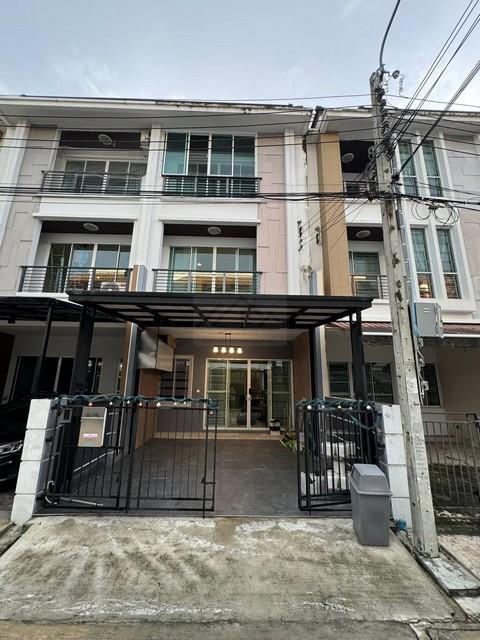ให้เช่าทาวน์โฮม 3 ชั้น 3 ห้องนอน บ้านกลางเมืองสาทร-ตากสิน 2 ใกล้ BTS วุฒากาศ ติดตั้งโซลาร์เซลล์ช่วยประหยัดไฟ 1