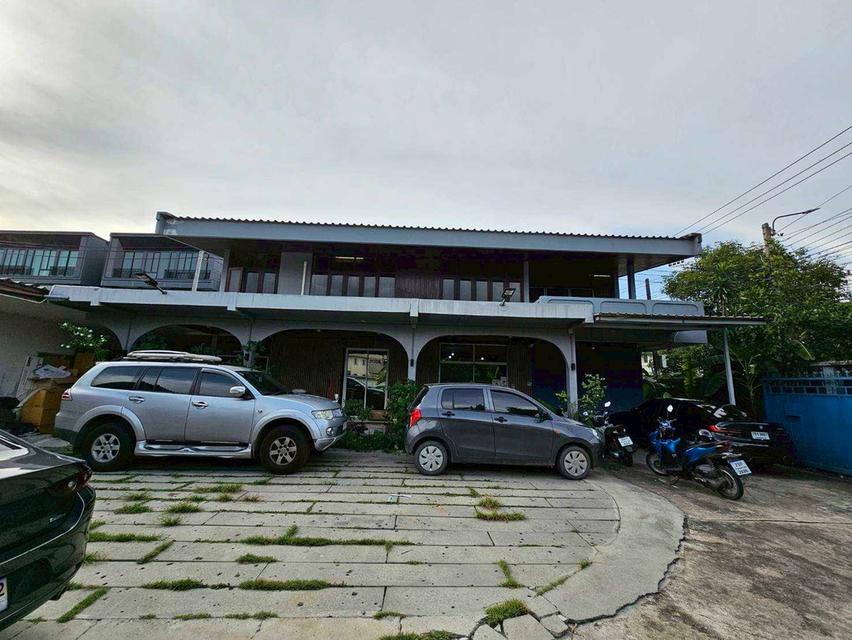 ให้เช่าบ้านเดี่ยว 171 ตรว หลังใหญ่ ลานจอดรถ  ใกล้ห้างเซ็นทรัลลาดพร้าวมากๆ และไม่ไกลสวนจตุจักร 3