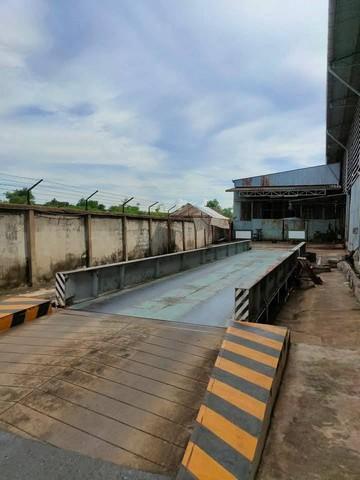 ขายโกดังสำนักงานสามพรานนครปฐม 5 ไร่ 3 งาน 36 ตร.วา พื้นที่สีเหลือง มีใบรง. 4 4