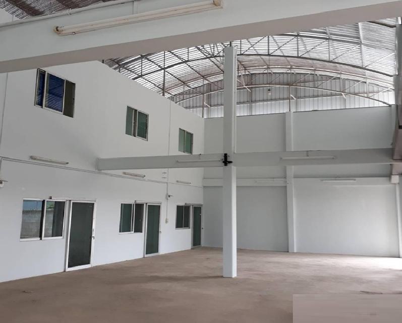 ให้เช่าโกดังพร้อมสำนักงาน พร้อมห้องพักคนงาน 6 ห้อง / พื้นที่ใช้สอย 500 ตารางเมตร / ทำเลซอยเพิ่มสิน 4
