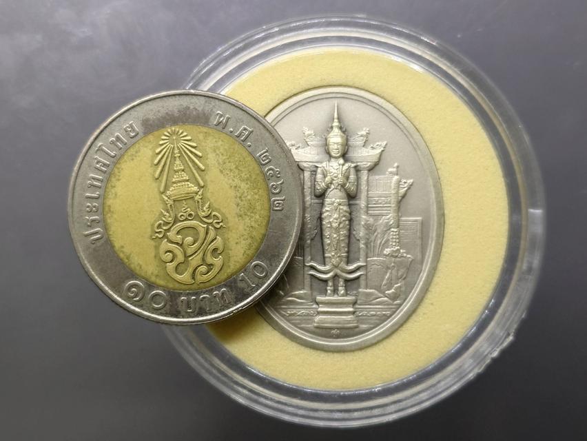 เหรียญพระคลัง ในพระคลังมหาสมบัติ รุ่นแรก 80 ปี กรมธนารักษ์ พ.ศ.2555 เนื้อเงินรมดำพ่นทรายพิเศษ พร้อมใบเซอร์และกล่องหนัง รูปที่ 7