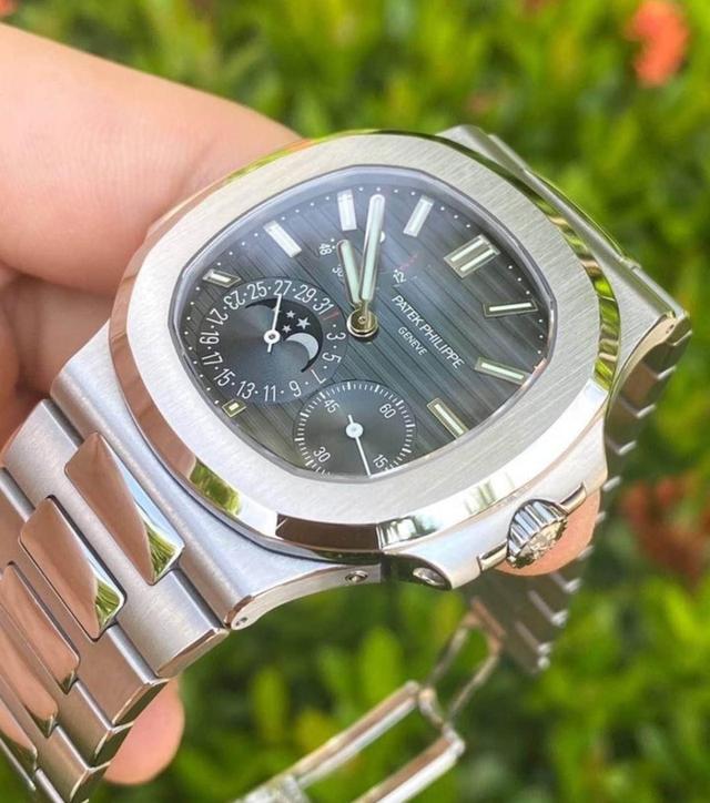 Patek Philippe Nautilus 5712/1A 2016 2