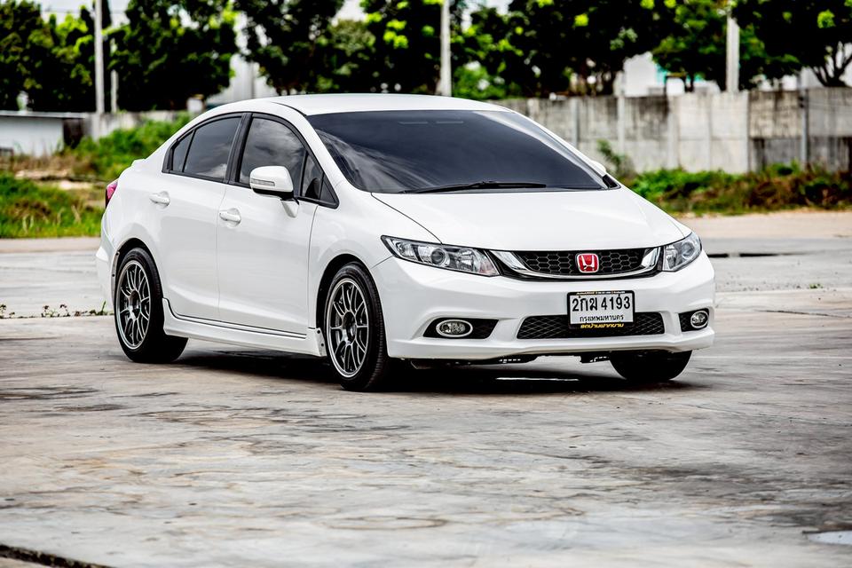 Honda Civic Fb 1.8E เบาะไฟฟ้า สีขาว ปี 2013 มือเดียวป้ายแดง