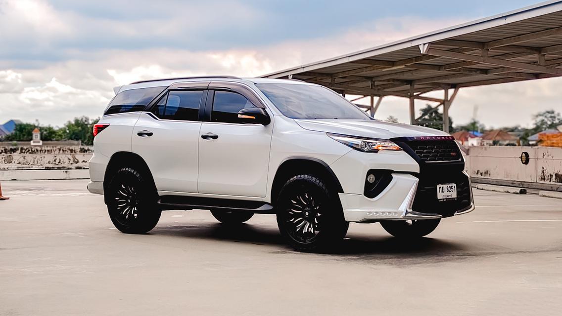🎯 TOYOTA Fortuner 2.8V 4WD A/T ปี 2017 💯🚘 รถสีขาว 🚘 💯 รถบ้าน แท้ 💯🕰 เลขไมล์ 187,xxx km.✔ รูปที่ 3