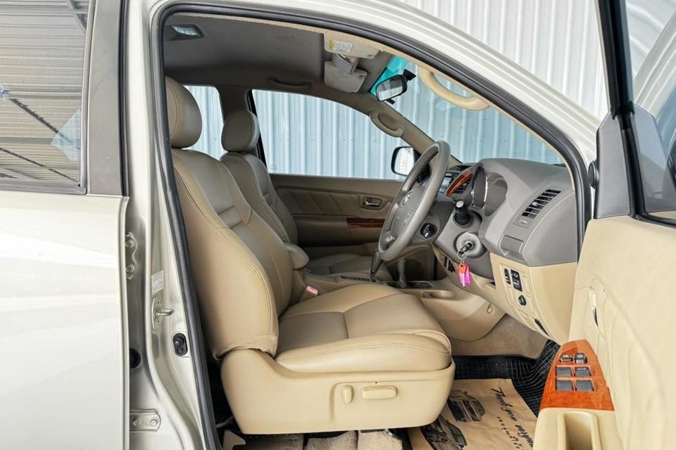 Toyota Fortuner 3.0V 4WD ดีเซล เกียร์ออโต้  ปี2010 12