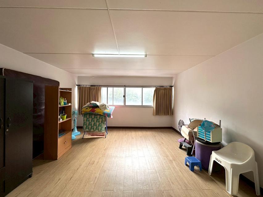 ขายต่ำกว่าราคาประเมิน !!  ป๊อปปูล่าคอนโด ตึก T10 ชั้น 2 วิวนอก ไม่มีตึกบัง ลมเย็น มีลมตลอด 1