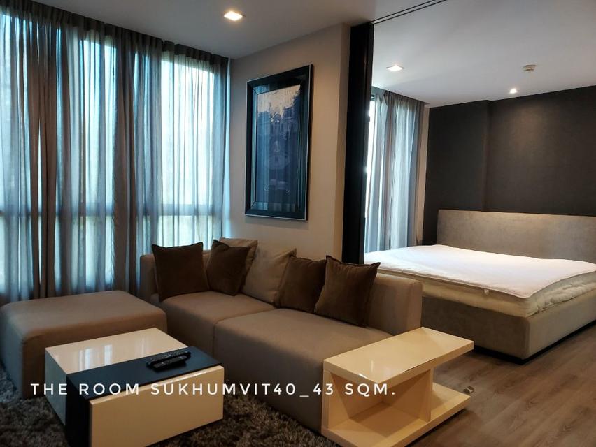 ให้เช่า คอนโด 1 bedroom in a very good locationTHE ROOM สุขุมวิท 40 43 ตรม. close to BTS Ekkamai Thonglor Sukhumvit and  1