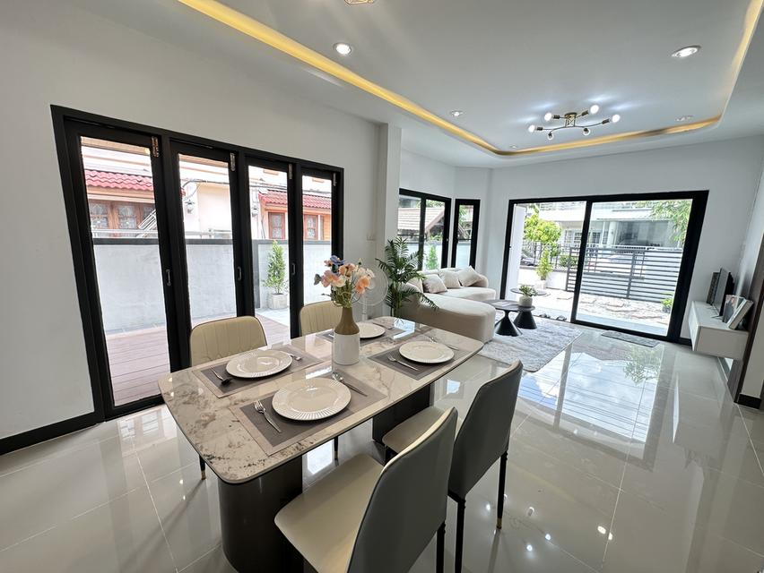 ฟลอร่าวิลล์ สุวินทวงศ์ 10