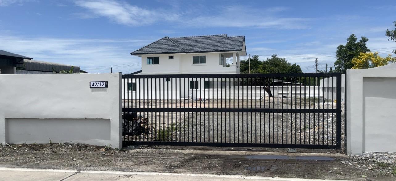 บ้านพร้อมโกดัง ชลบุรี ทำเลเมือง ที่ดินใหญ่ 567 ตร.ว. พื้นที่ใช้สอยเยอะ 1