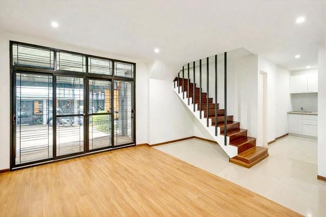 ให้เช่าทาวน์โฮม 3.5 ชั้น เซ็นทรัลแจ้งวัฒนะ 1.6 กม. 27 ตร.วา. 340 ตร.ม. แจ้งวัฒนะ 33-37 MRT เมืองทองธานี 900 ม. MRT ศรีรั 2