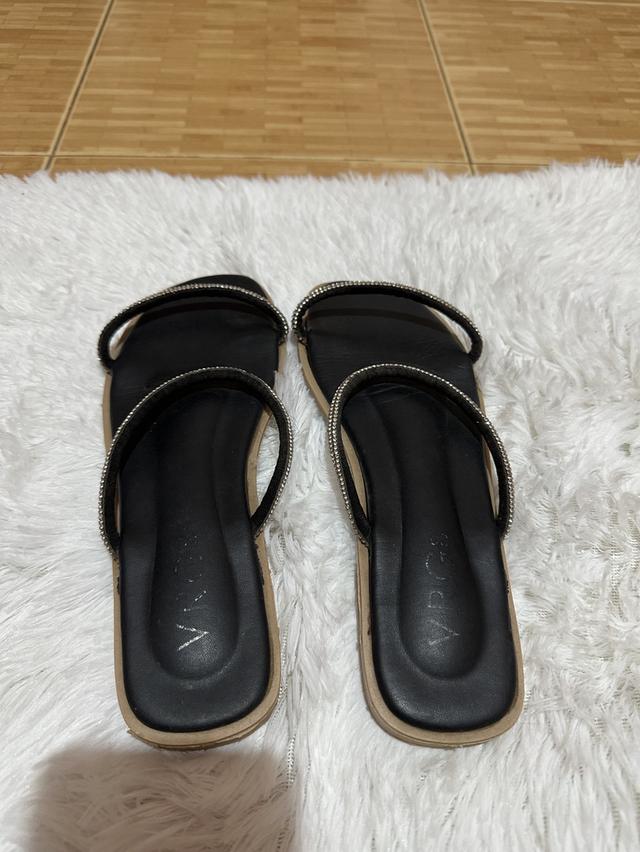 รองเท้าเเฟชั่นมือสอง