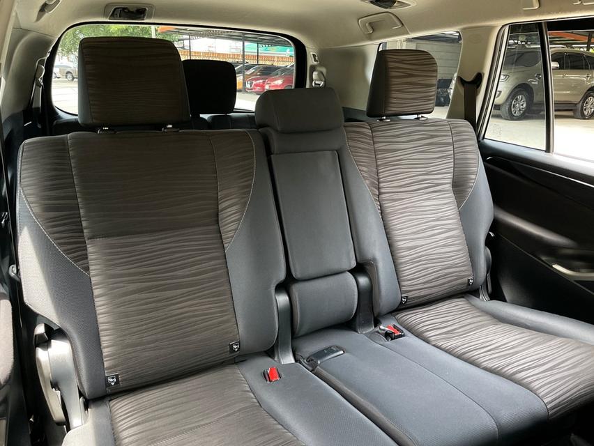 ขาย Toyoya Innova Crysta 2.8G ปี20 12