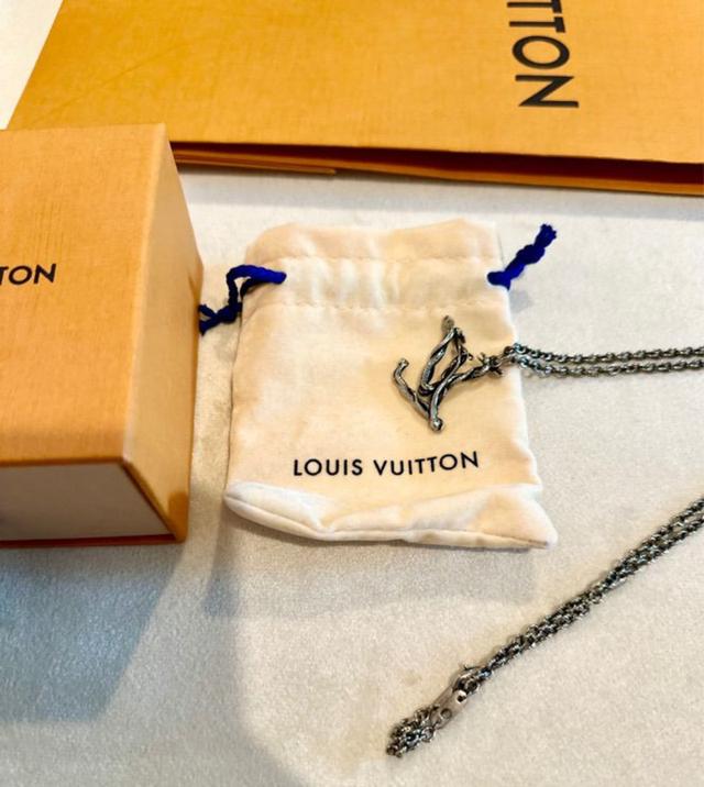 ปล่อยสร้อยคอ LOUIS VUITTON 3