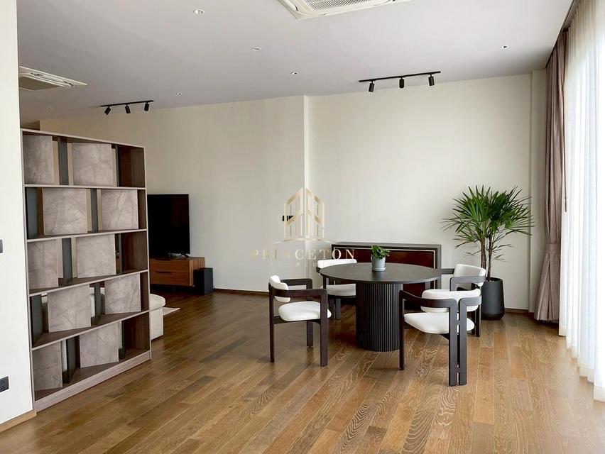 ขายหรือให้เช่าบ้านหรูระดับ SUPER LUXURY ศิรนินทร์ เรสซิเดนเซส ซอยพัฒนาการ 32  9