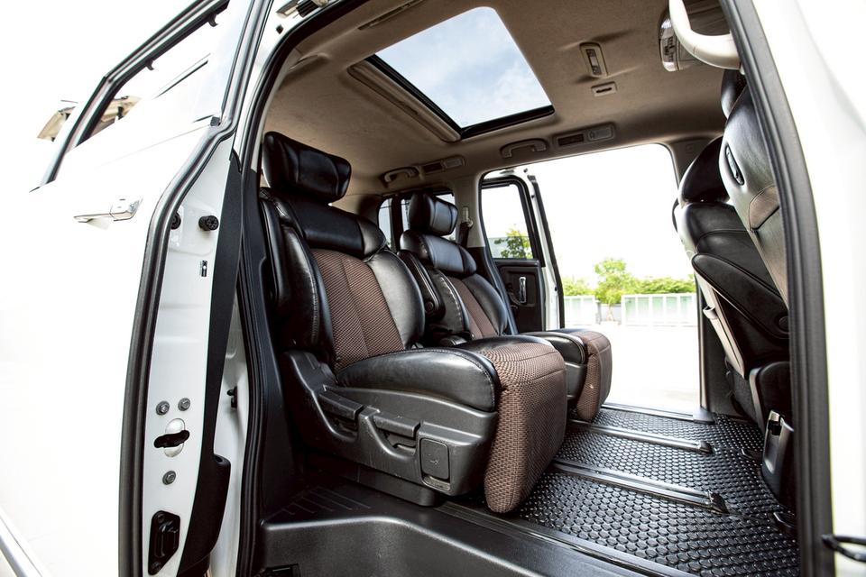 Nissan Elgrand 2.5 ปี 2012 สีขาว 7 ที่นั่ง ประตูสไลด์ไฟฟ้า 11
