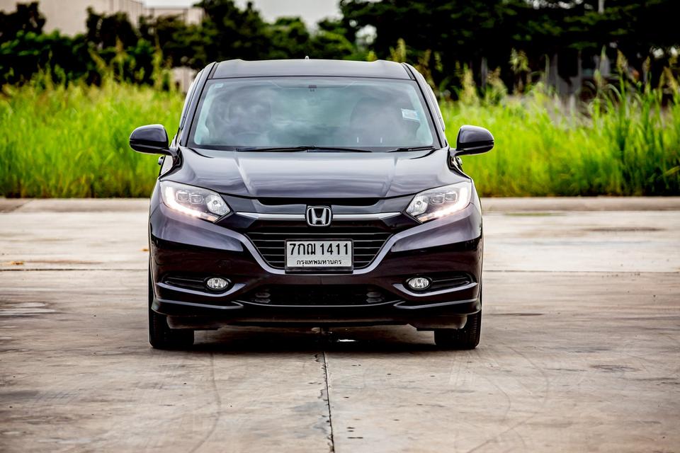 Honda Hrv 1.8E limited ปี 2017 มือเดียวป้ายแดง เบาะไฟฟ้า สีเทา  3