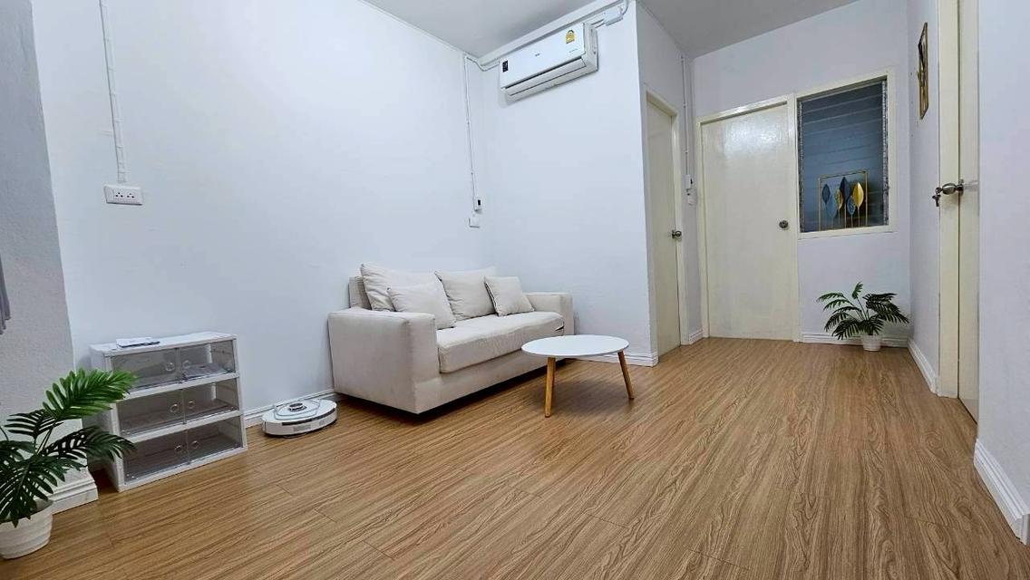 ขายด่วน ห้องเอื้ออาทรศรีวารีน้อย ห้องริม รีโนเวทสวยพร้อมอยู่ ตึก 111 ชั้น 2 หิ้วกระเป๋าเข้าอยู่ได้เลย