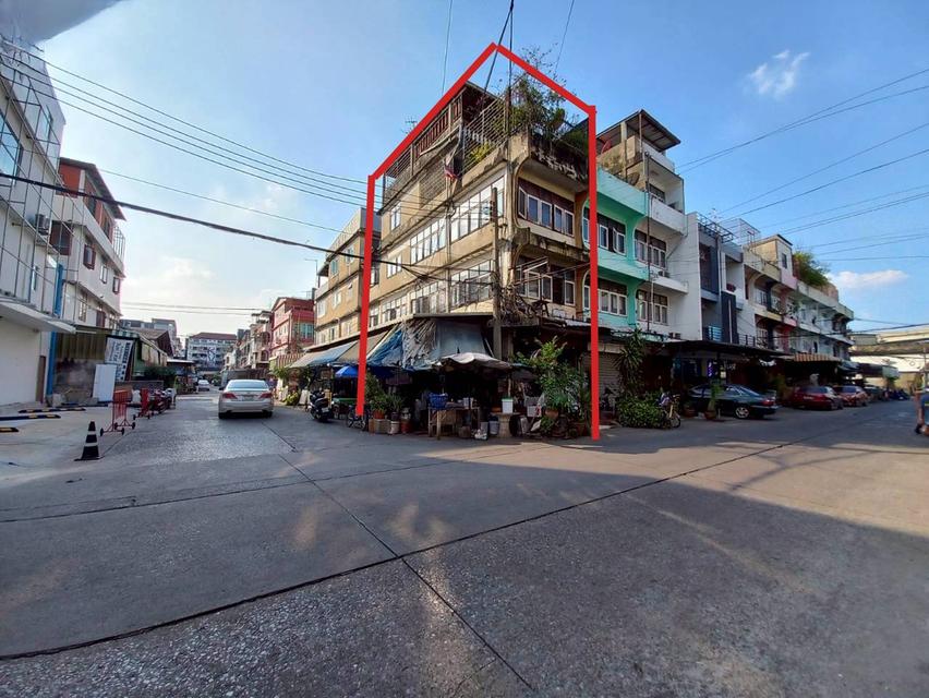 อาคารพาณิชย์ ซ.ลาดพร้าว 62 หลังมุม เข้าซอยเพียง 100 เมตร ใกล้ MRT โชคชัย 4 ทำเลดี จอดรถได้ ถนนกว้าง 1