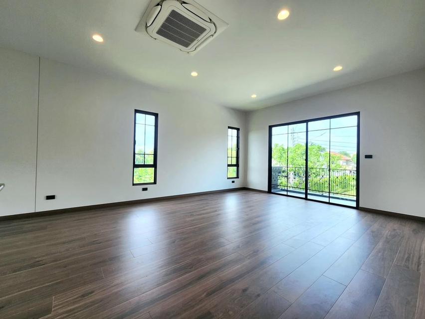 🏡 ขายบ้านเดี่ยวหรู เศรษฐสิริ ราชพฤกษ์–สาย 1 ที่ดิน: 167 ตร.ว. พื้นที่ใช้สอย: 499 ตร.ม. บ้านหันหน้าทิศเหนือ 5 ห้องนอน | 6 ห้องน้ำ 16