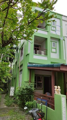 U1408 ให้เช่าทาวน์โฮม 3 ชั้น หมู่บ้านแฮปปี้แลนด์แกรนด์วิลล์ ลาดพร้าว 101 บ้านพร้อมเฟอร์บางส่วน ทำเลดีเดินทางสะดวกเข้าออกได้หลายทาง 1